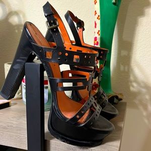 Via Spiga laser cut leather 5in heels